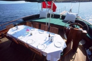 DD aft deck dinning